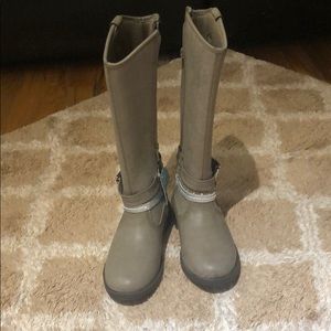 Girl boots